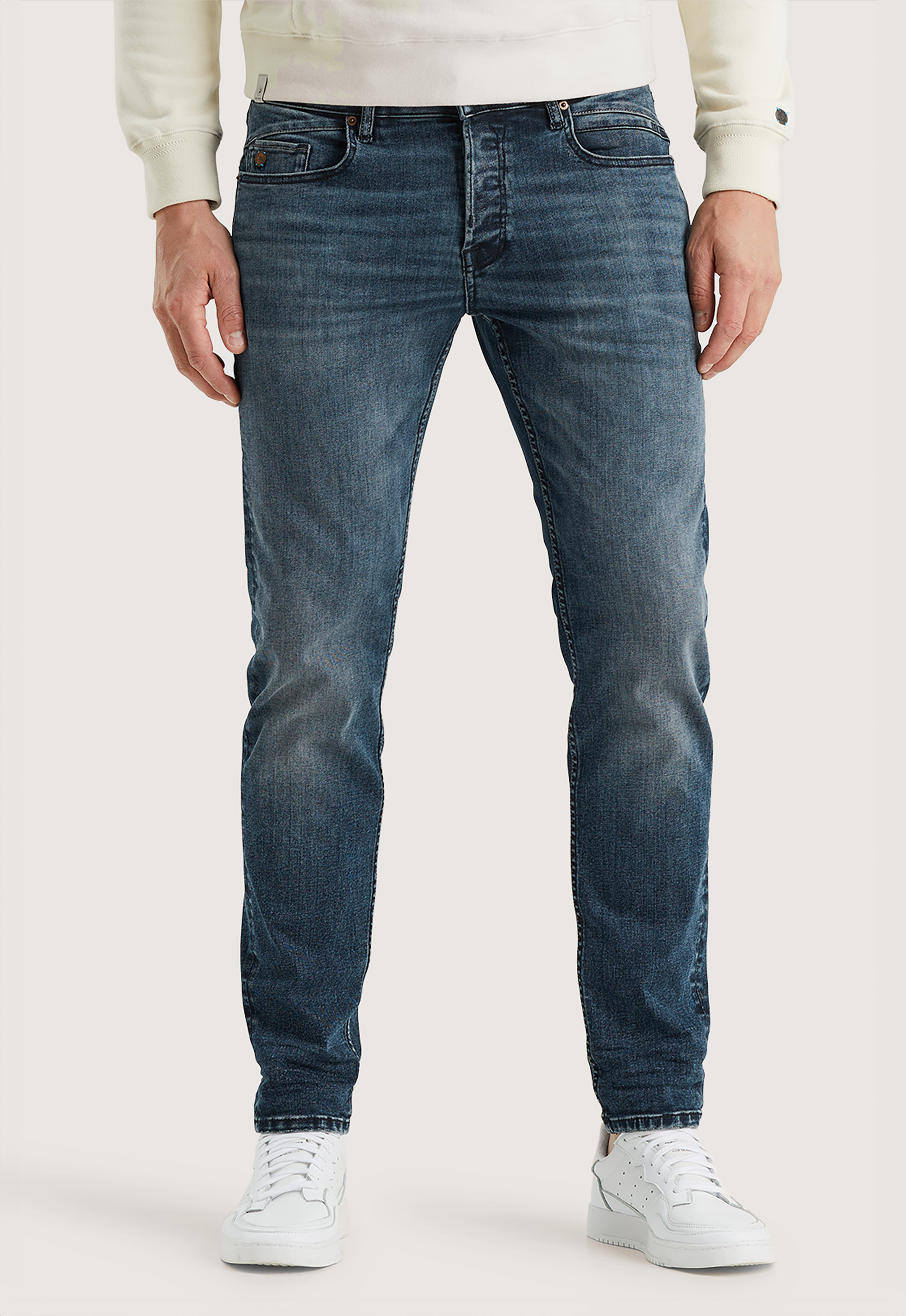 Cast Iron tapered fit jeans Shiftback strong blue overdye